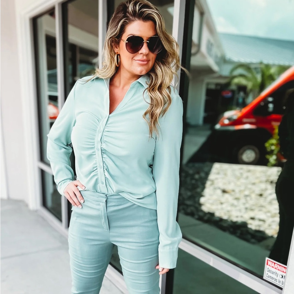 NWT Office vibes ruched button up top - sage color size small, 2/4